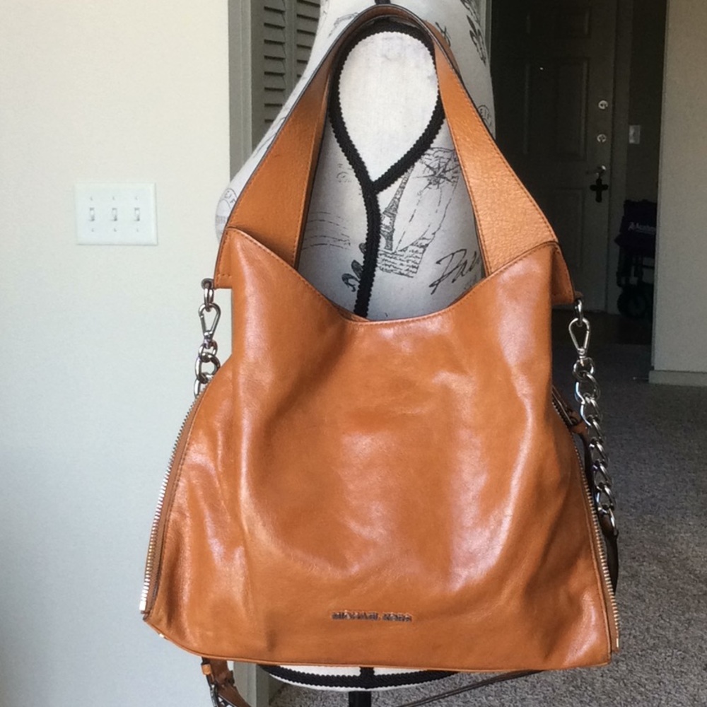 π Michael Kors Leather Purse π - Picture 2 of 8